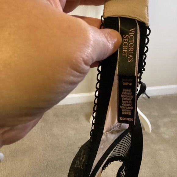 EUC Victoria's Secret Dream Angel push up underwire bra. Lace detail - Picture 4 of 7